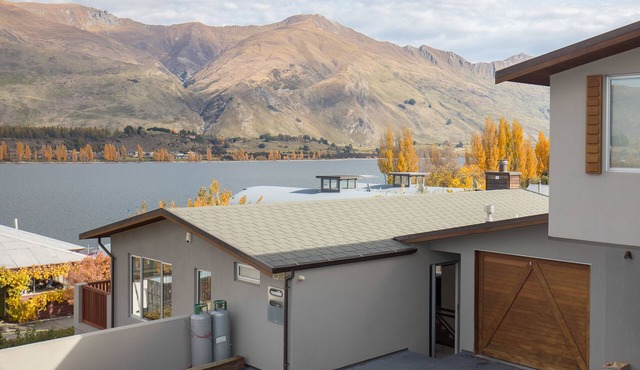 Skyline Outlook - Wanaka Home in Wanaka