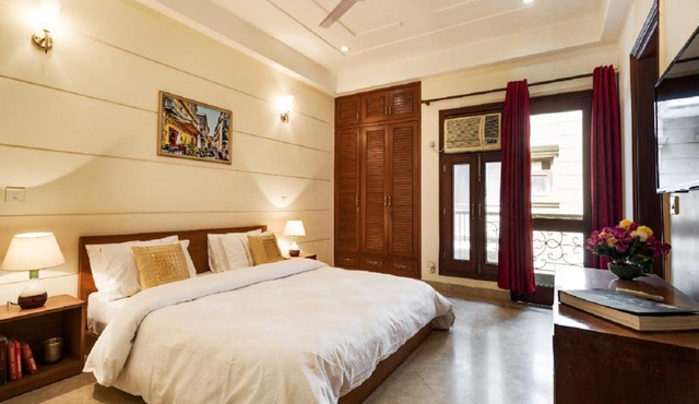 Spacious 4BR Home in Kailash Colony South Delhi near Nehru Place business district in New Delhi