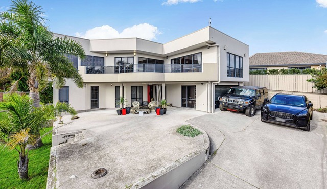 Spacious 5BR Holiday Home Near Manukau in Goodwood Hights