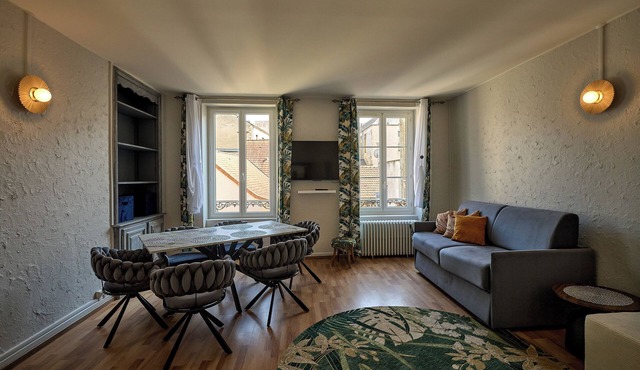 Spacious apartment 100m² + parking downtown in Nevers