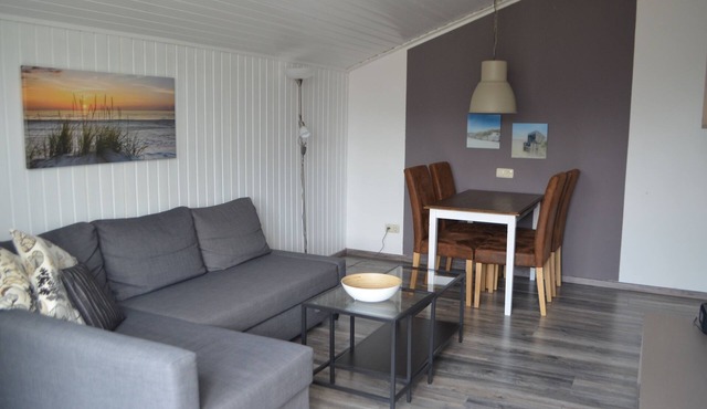 Spacious, light-flooded vacation apartment with a feel-good factor. 2 - 3 persons. in Hooksiel