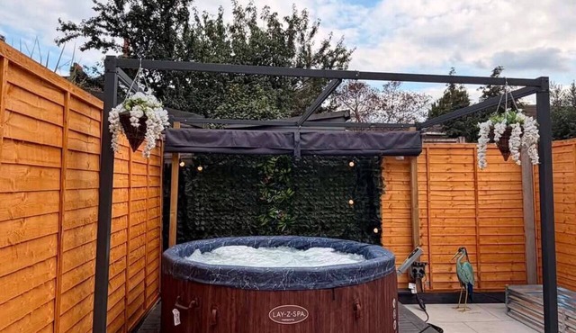 Stylish 3BR House in Newham East London&Hot Tub in London