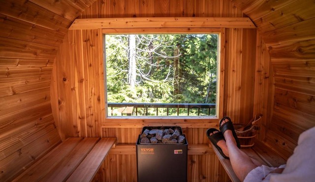 Suite Ucluelet - Romantic Couples Getaway-Sauna! in Ucluelet