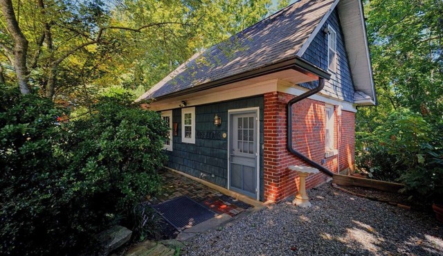 Sweet Biscuit Inn - Guest House in Asheville