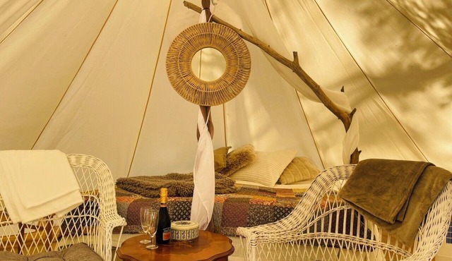 tent romantica, a b&b in a luxury glamping style in Mariefred