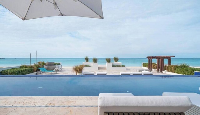 The Bahamas Beachfront Dream: Beach, Pool & Docking