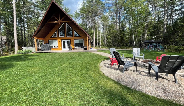 The Chutes Chalet- 4 Season River Front with Hot Tub! in Mansfield