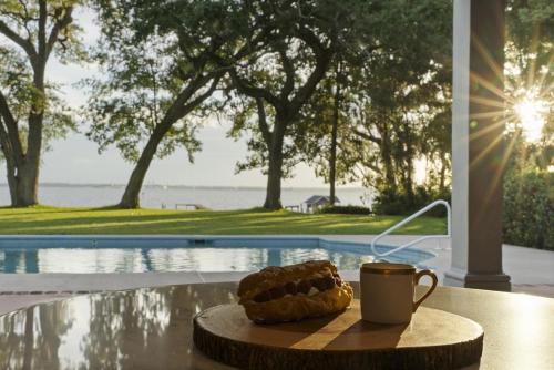 Three Oaks Manor Pool Riverfront in Jacksonville