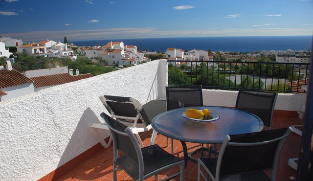 Townhouse with stunning views and pool area, large sunny terrace in Nerja