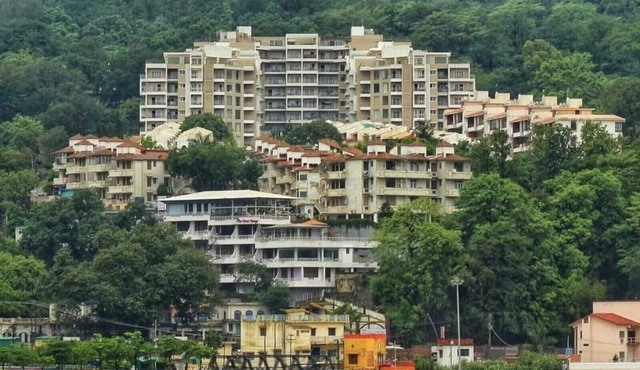 Tranquil Riverside Elegance: Luxury Retreat with Captivating Views by the Ganges in Rishikesh