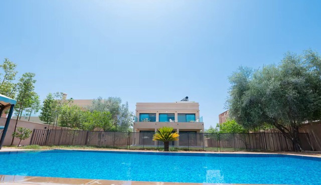 Villa Adam Luxe Marrakech, 5 Suites, Large Private Pool, sleeps 11 in Marrakech