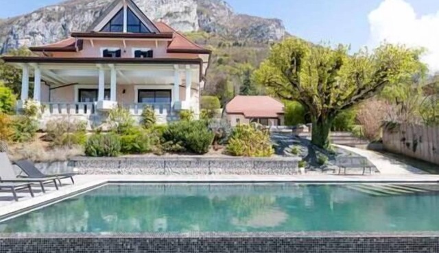 Villa Rose Du Lac - Five Bedroom Villa, Sleeps 10 in Veyrier-du-Lac