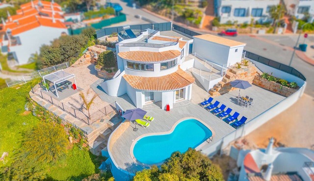 Villas with 2 Heatable Pools & BBQ in Carvoeiro