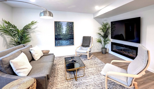 VIP YXE - Varsity View | 1 Bedroom Suite Near RUH in Saskatoon