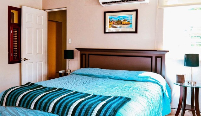 vsTropical Family Villa, With Parking, Close to Dining & Easy Beach Access in San Juan