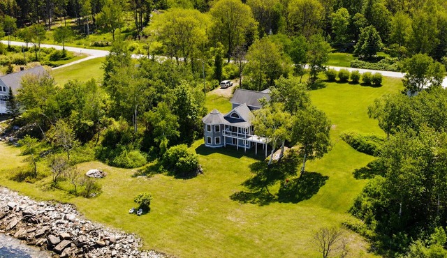 Waterfront Retreat with Panoramic Water Views- 4 Bedroom/2.5Baths in Long Island