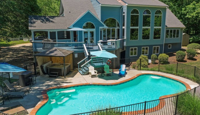 Waterfront Retreat w/Pool, Hot Tub, Dock & Sand Beach. Relax & enjoy the Rivah! in Lancaster
