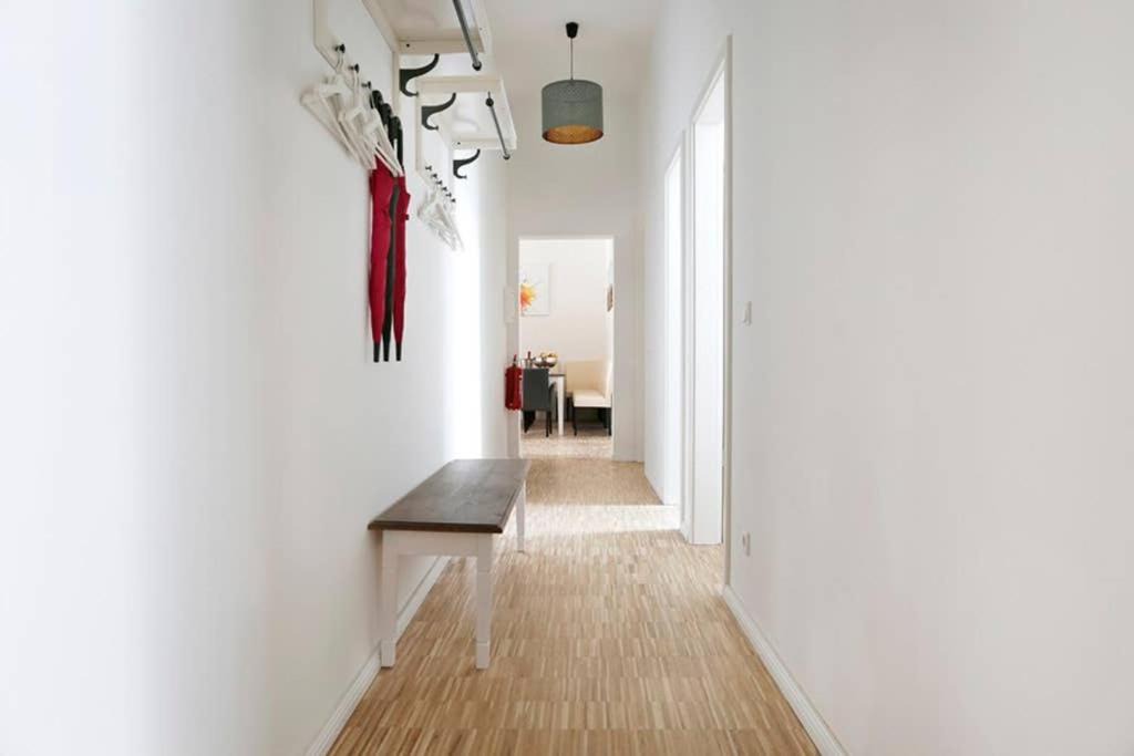 Charlottenburg Apartment | SC 06 by ROCKCHAIR Apartments l SUPERHOST Status l 4 Bedrooms Boxspringbeds 2 Bathrooms Balcony Elevator - Cozy Family & Business Flair welcomes you!