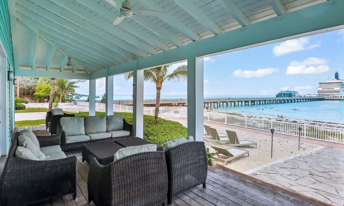 Photo of Patio Balcony in Alice Town