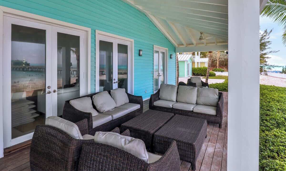 Photo of Patio Balcony in Alice Town