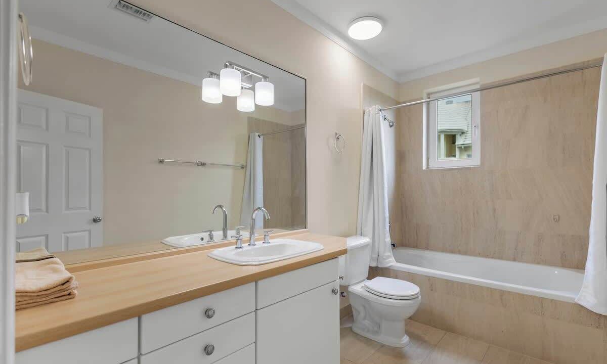 Photo of Bathroom in Paradise Island