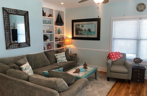 East End House | 5 min to Gulf beach. On bike path. Pvt htd pool. Boat parking. Great kitchen.