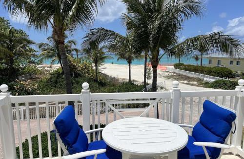 Alice Town House | Bimini Bay Resort & Marina Parrot-dice!