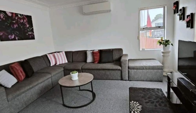 Home close to Amenities and Airport in Auckland