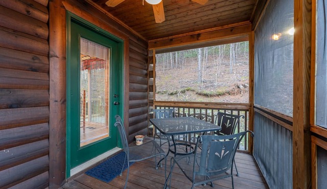 Beautiful Lake Front Log Cabin with Dock in Mill Spring