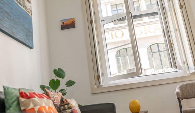Modern Chiado Apt by Santa Justa | Full AC, views, 2 Lifts & Fast WiFi in Lisboa ciudad