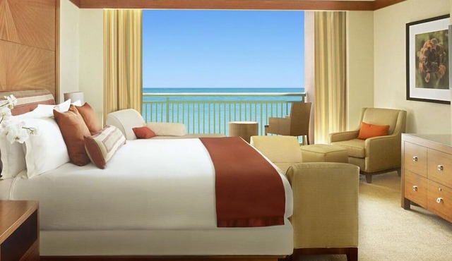 2BR Oceanfront Suite – The Reef Atlantis, Full Kitchen & Balcony Sleeps 9 in Nassau