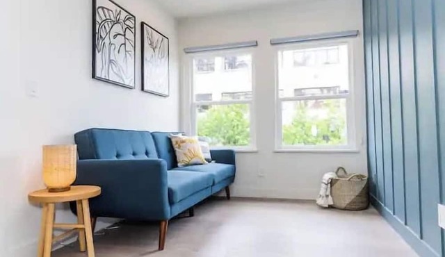 4BR/5BD - Free Parking - Walk to Nightlife! in San Diego