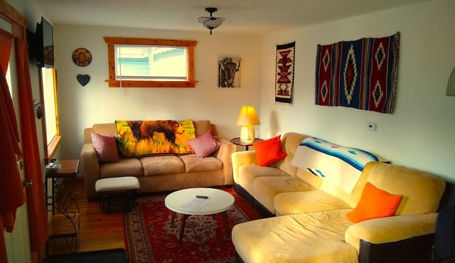Relax in "Big Sky" Style just 3 blocks from the Symes Mineral Soaks! in Hot Springs