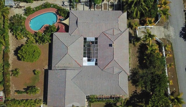 Poolside Pleasure - Quiet Beach nearby in Freeport