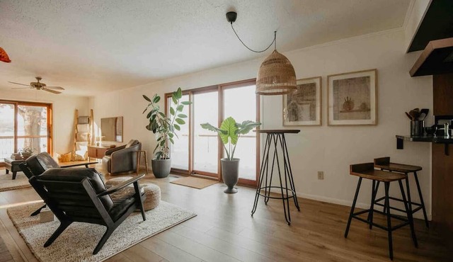 LAKESIDE CITY GETAWAY in Roseville