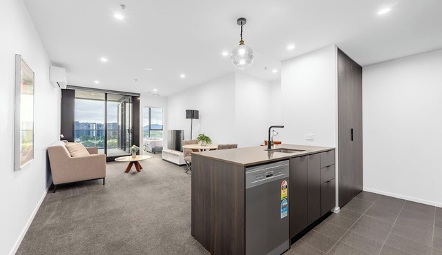 Modern Chic 1-Bedroom Apartment with Parking in Phillip