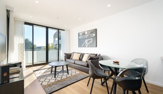 Stylish Urban Apartment Close to Manuka in Griffith
