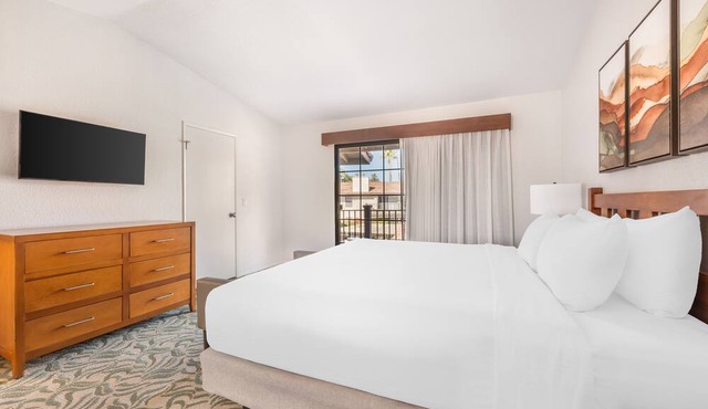 Best Place to Unwind! Kitchen, Pool, Golf, Short Drive to Lenora Winery in Ramona