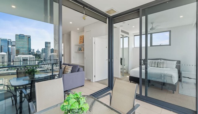 Panorama river view with Free Parking in South Brisbane