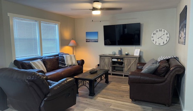 Fobb Getaway 3-BR house with WiFi, AC in Kingston area close to Lake Texoma in Kingston