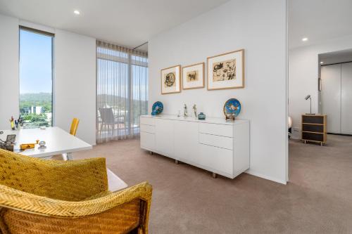 Modern 3BR Home 5 mins away from Parliament House - Hosted by Canstay in Barton