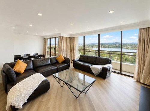 Lakefront Panorama Elite in Canberra