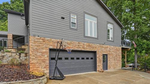Coves End by AvantStay in Mooresville