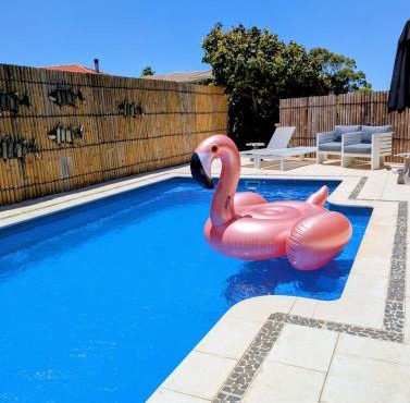 5BR Beachside Home with Pool, Park Access in Perth