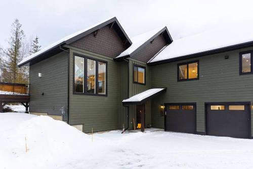 Powder House Chalet by Fernie Central Reservations in Fernie