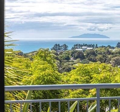 Hot Tub Seaview Chalet 12 in Auckland
