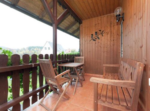 Holiday Stay with Terrace in Altenfeld
