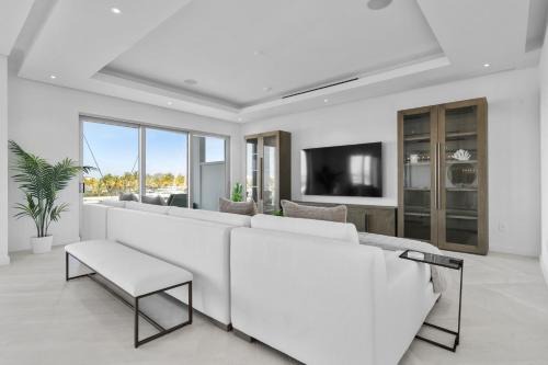 Casablanca Bahamas- New Luxury Waterfront Condo, Palm Cay, The Bahamas in Nassau