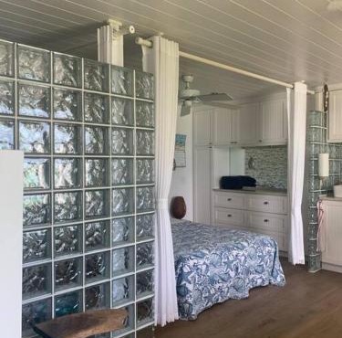 Beach'nBarefoot (Love Beach) - nestled on the beach in Orange Hill