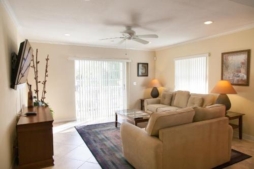 Colindale Apartments in Freeport